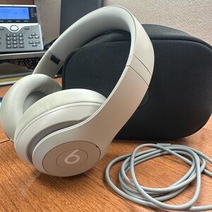 Beats by Dre Over-Ear Headphones - Light Gray